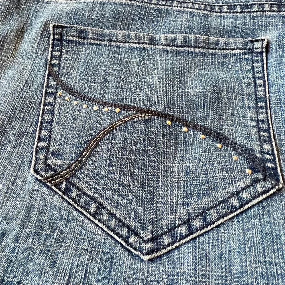 Lee Riders Mid Rise Denim Blue Short Womens Sz 18 M 5-Pocket Sparkle Details - Picture 3 of 10